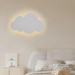 Applique murale minimaliste en forme de nuage pour une chambre d'enfant - vue de face
