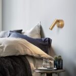 Applique murale lumière orientable en laiton - vue de face
