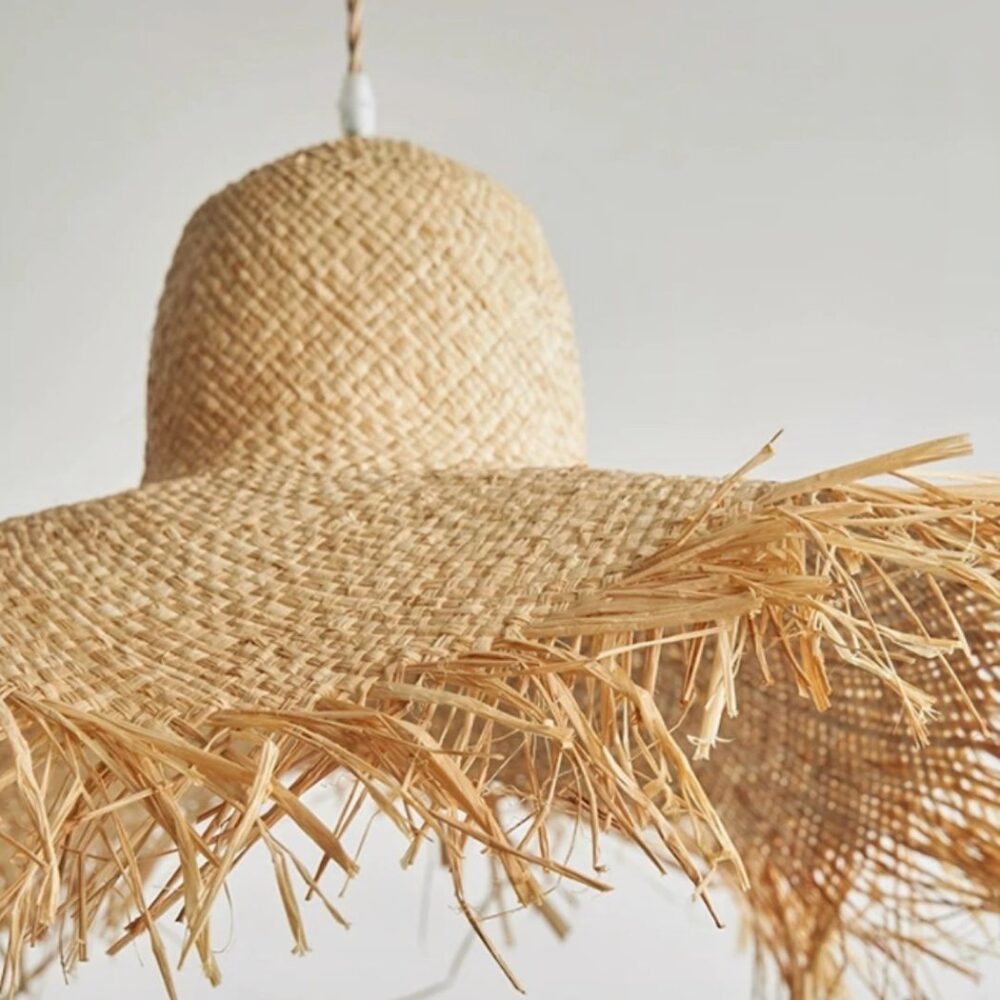Suspension chapeau de paille fait à la main en raphia