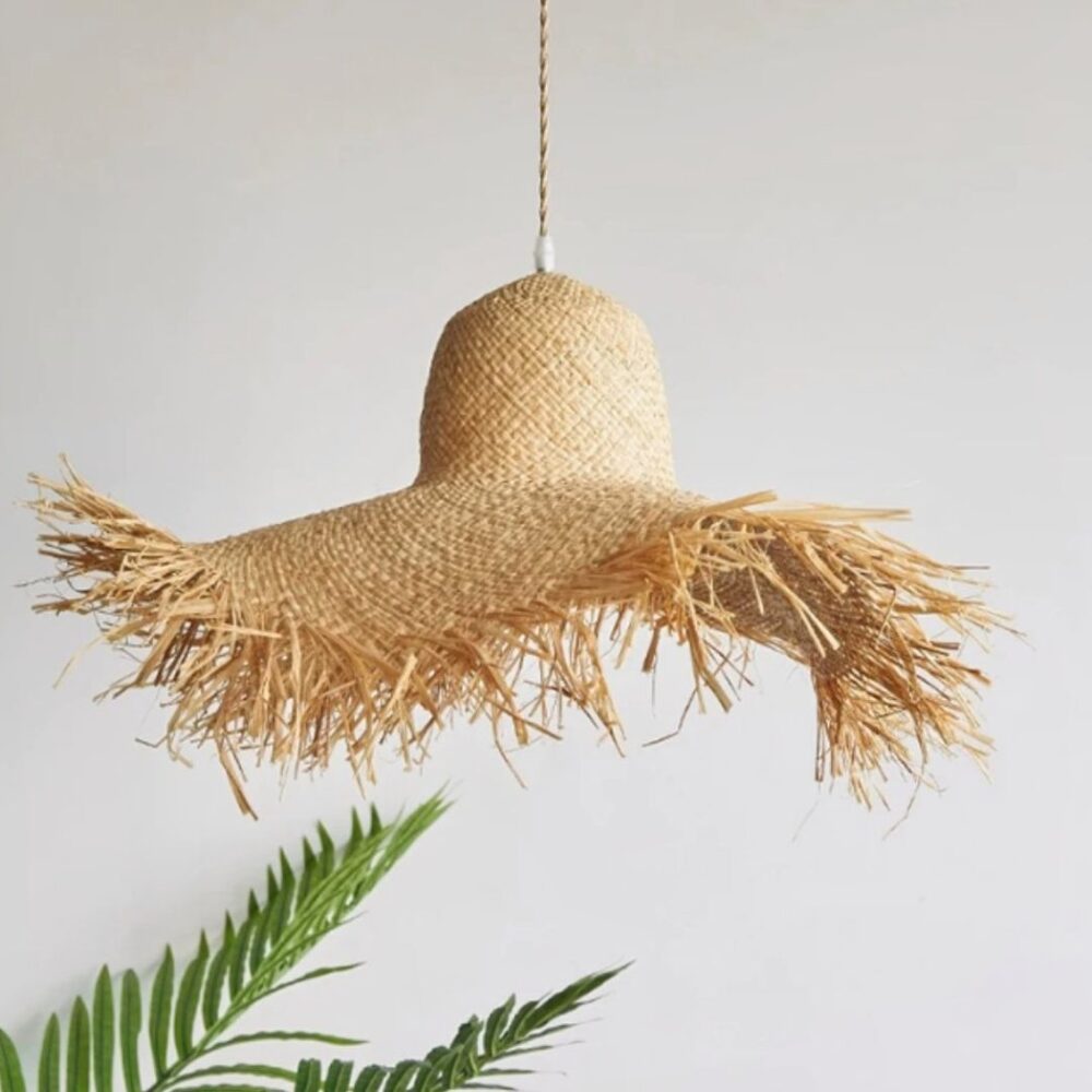 Suspension chapeau de paille fait à la main en raphia - vue de face
