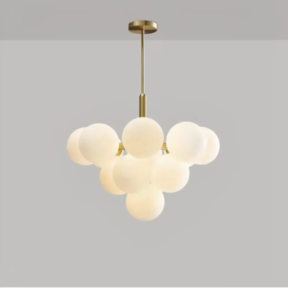 IMG_suspension_grappe_design_moderne_blanc_3 L'éclairage fourni par cette suspension grappe est doux et chaleureux, contribuant ainsi à créer une atmosphère relaxante dans chaque recoin de votre intérieur. Que ce soit dans le salon, la chambre ou tout autre endroit nécessitant un éclairage supplémentaire, cette suspension sera le choix idéal pour illuminer vos soirées cosy entre amis ou détente en solitaire. Donnez vie à votre décor avec la suspension grappe design moderne blanc : l'incontournable accessoire lumineux pour sublimer votre maison avec style professionnel. présentée installée
