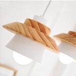 Suspension scandinave bois design épuré - vue de côté