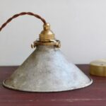 Suspension vintage en fer de style industriel - vue de face