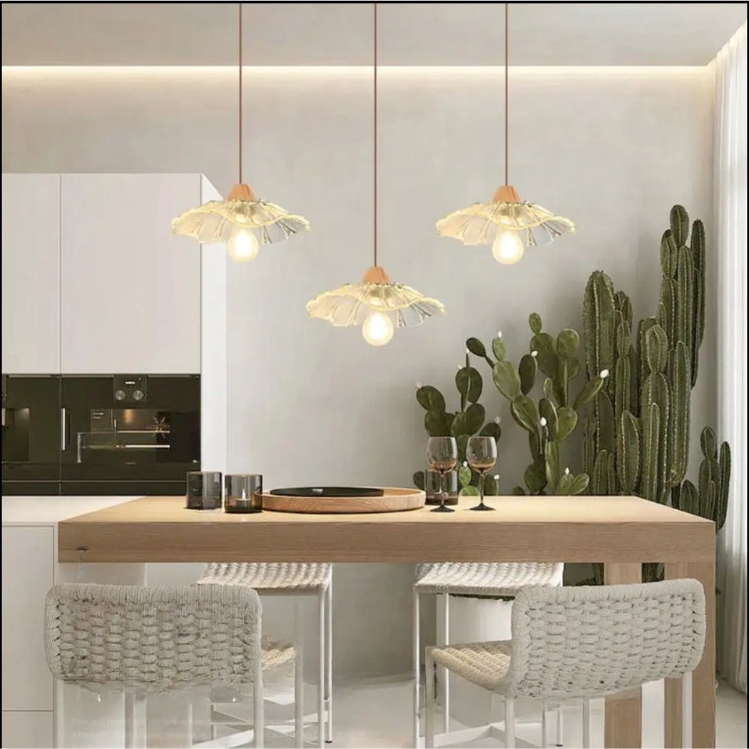 Lustre bois et verre avec trois suspensions en forme de fleur ...