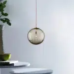 Suspension boule LED suspendue design nordique moderne - vue de côté