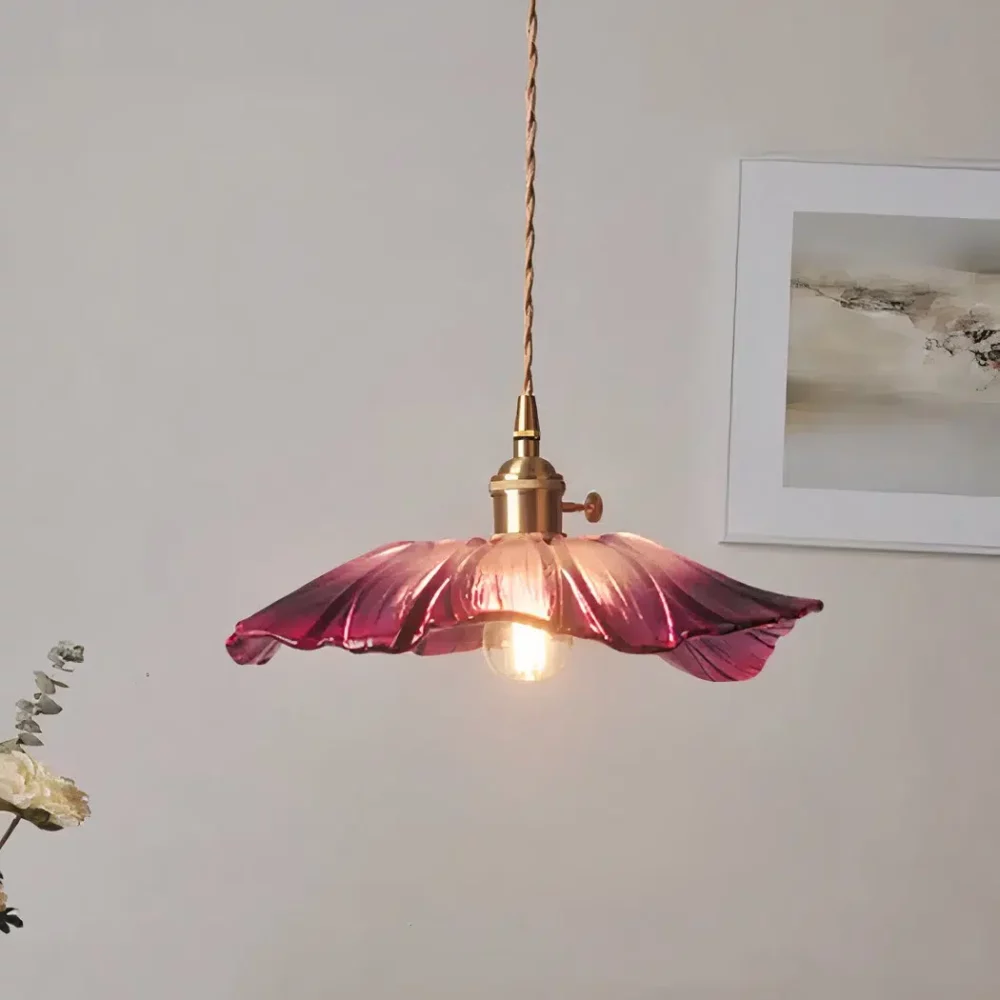 Suspension fleur en verre rose - vue de côté