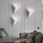 Applique murale blanche au design minimaliste