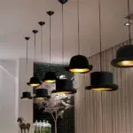 Suspension chapeau melon à LED noire moderne - vue de face