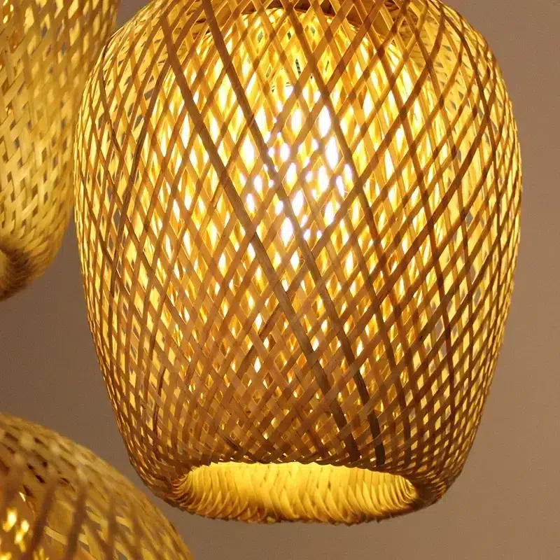 Suspension 3 lampes à LED en osier tissé à la main - ambiance allumée