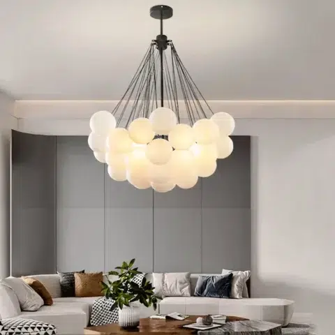 Suspension grappe en verre élégante présenté dans un salon