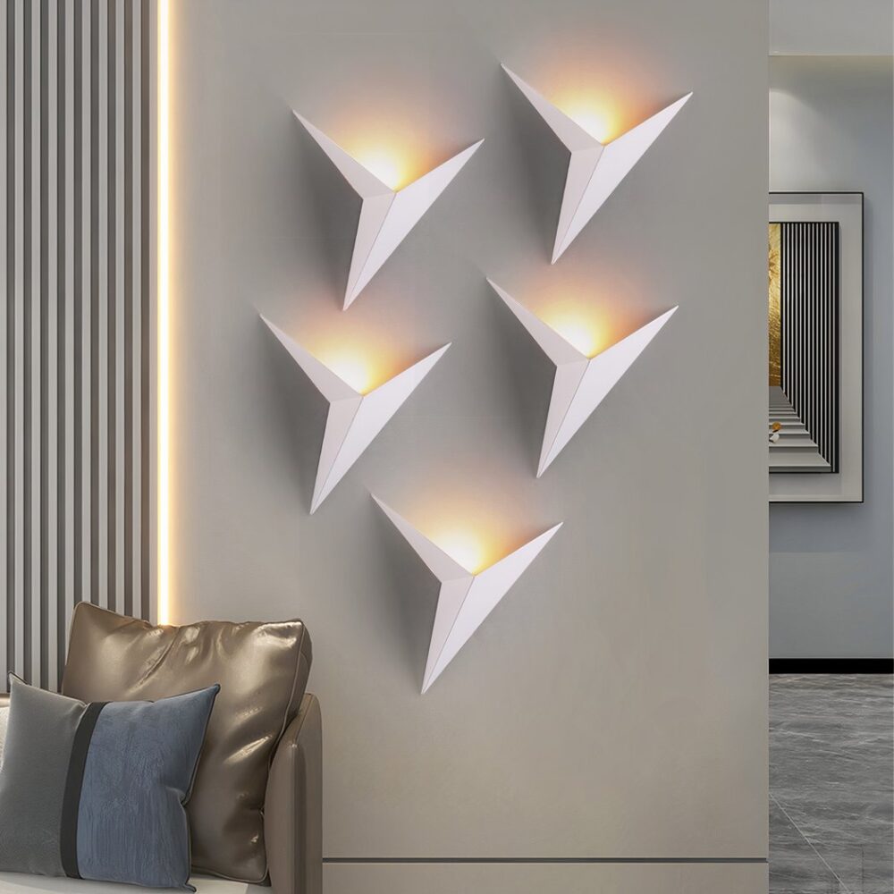 Applique murale blanche au design minimaliste