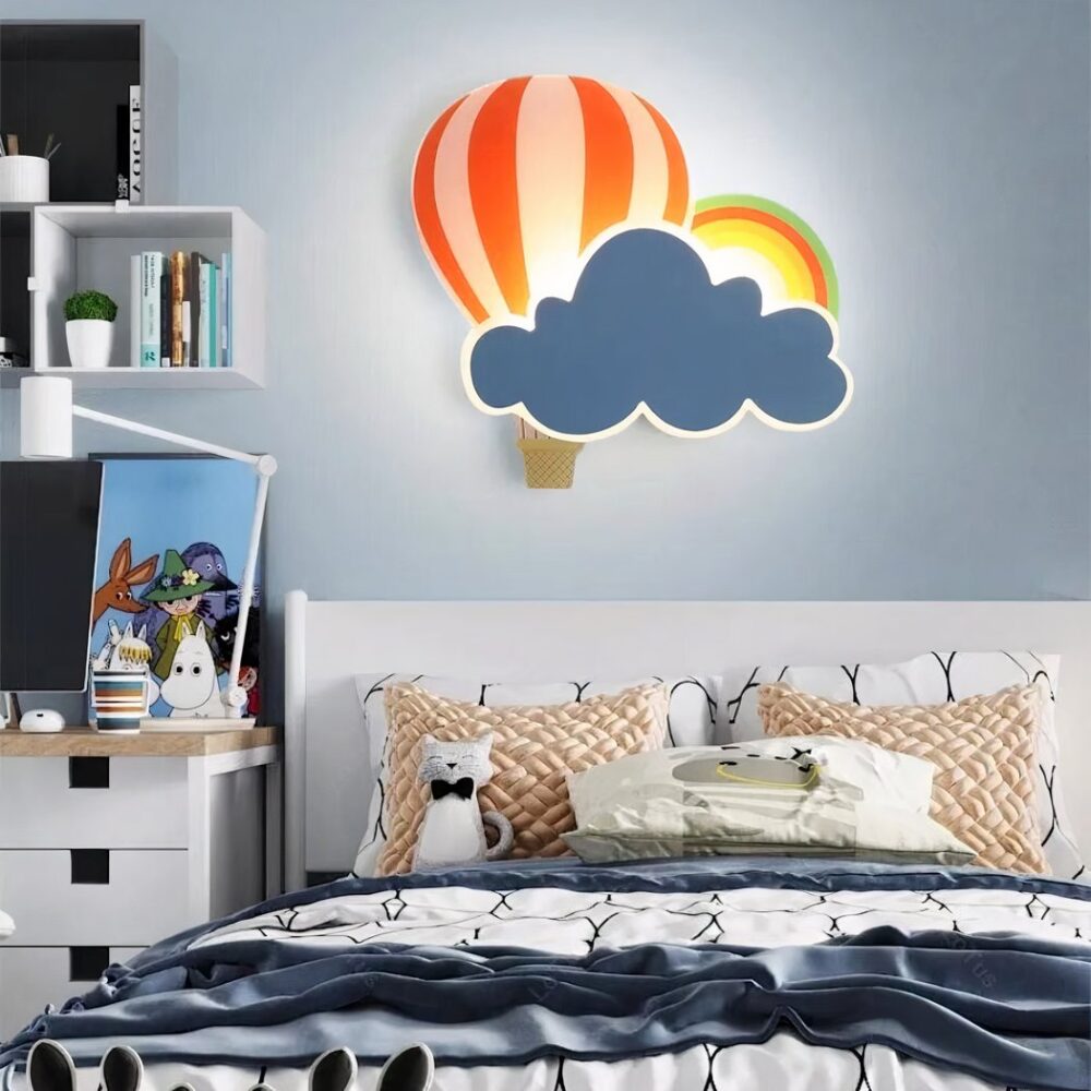 Applique murale en forme de nuage, montgolfière et arc en ciel pour chambre d'enfant - vue de côté