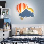 Applique murale en forme de nuage, montgolfière et arc en ciel pour chambre d'enfant - vue de côté
