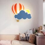 Applique murale en forme de nuage, montgolfière et arc en ciel pour chambre d'enfant - vue de face