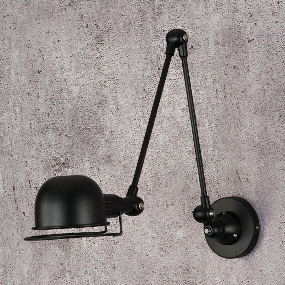 Applique murale industrielle LED noire rétro et réglable Applique murale industrielle LED noire rétro et réglable sur fond gris