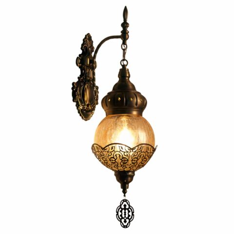 Applique murale orientale ronde en verre craquelé présentée sur fond blanc