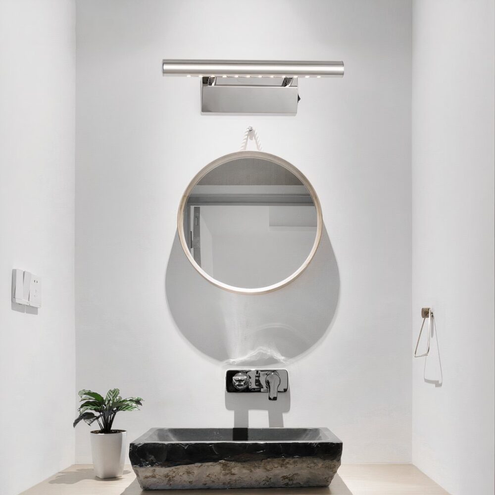 Applique murale salle de bain imperméable présenté au-dessus d'un miroir oval