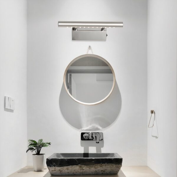 Applique murale salle de bain imperméable présenté au-dessus d'un miroir oval