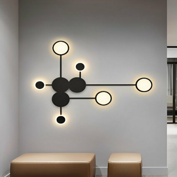 Applique murale salon nordique moderne à LED minimaliste à 6 lampes sur un mur gris
