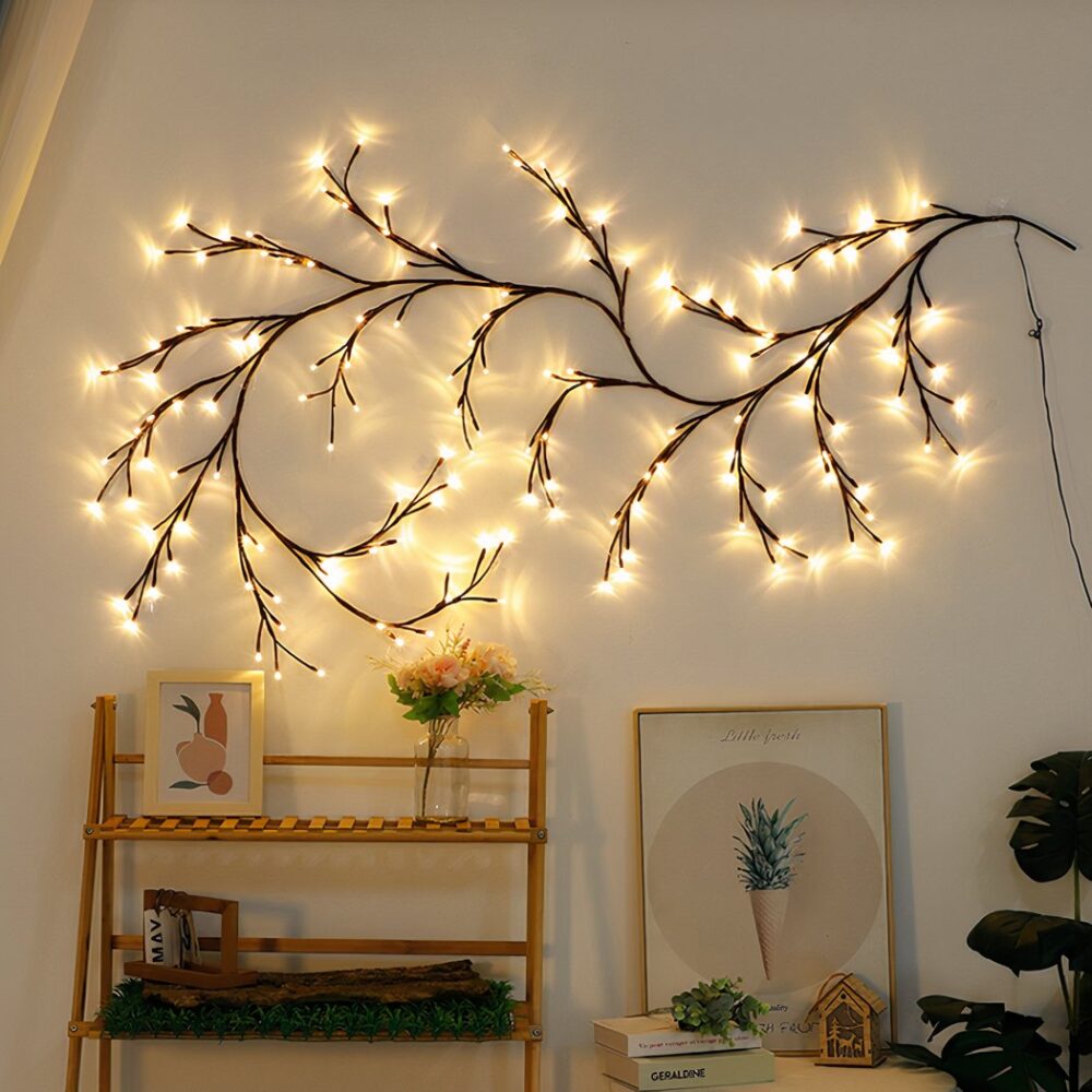 Applique murale tête de lit de type guirlande, positionné sur un mur dans une chambre