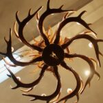Lustre baroque suspension en forme de bois de cerf - vue de face