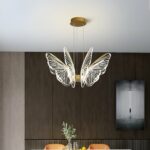 Lustre chambre au design de papillon en métal sur fond marron
