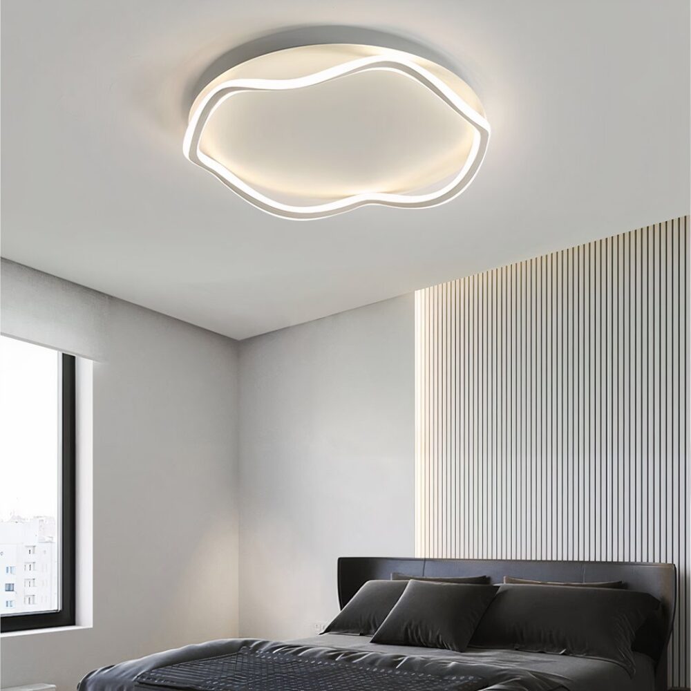 Lustre chambre blanc de style moderne en aluminium sur fond gris dans une chambre