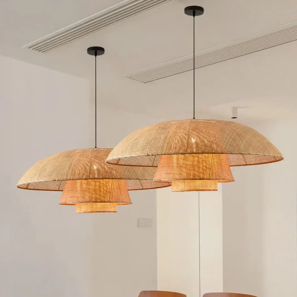 Lustre en rotin au design rétro vintage - ambiance allumée