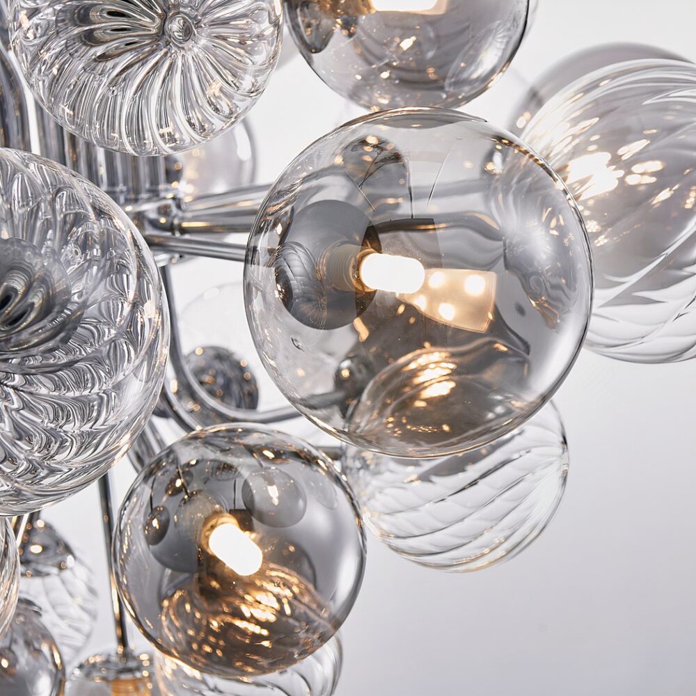 Lustre globe avec boules de verre en forme de grappe