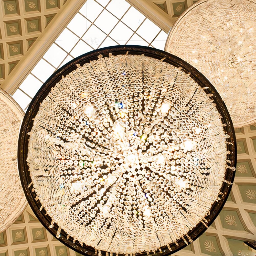 Lustre globe LED suspendu flamboyant - vue de côté
