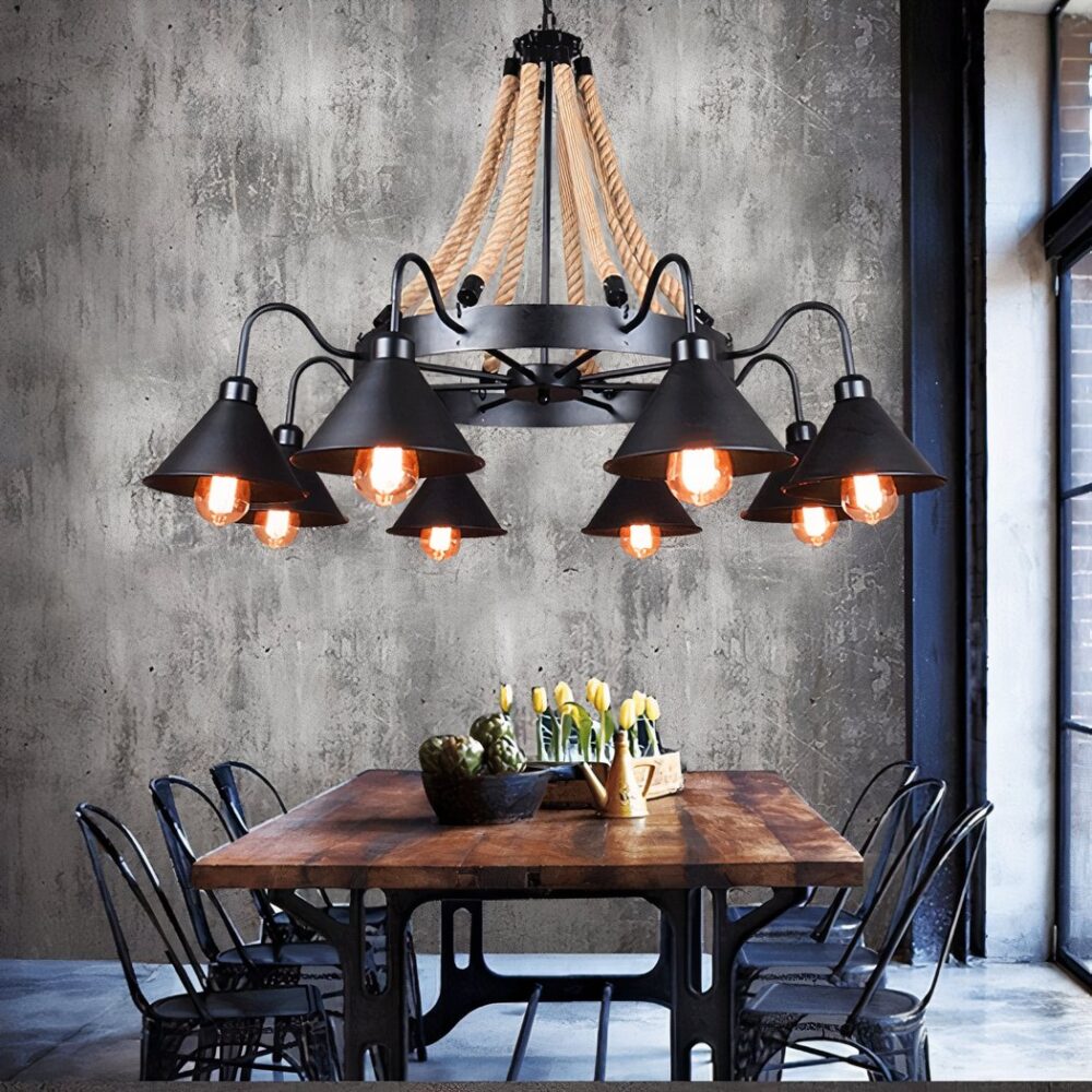 Lustre industriel vintage en corde de chanvre et abat-jour Lustre industriel vintage en corde de chanvre et abat-jour dans une salle à manger au dessus d'une table à manger