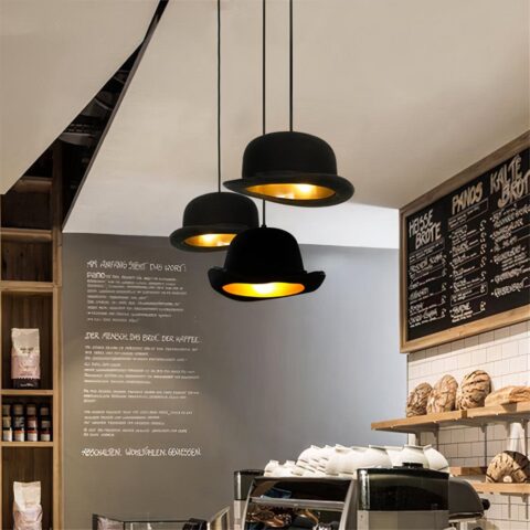 Suspension chapeau melon à LED noire moderne dans une cuisine