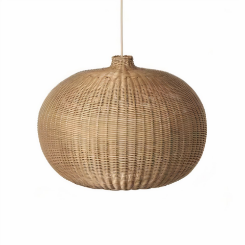 Suspension en osier naturel LED vintage sur fond blanc
