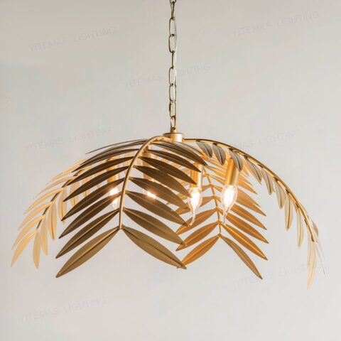 Suspension feuille finition brillant présentée suspendue dorée