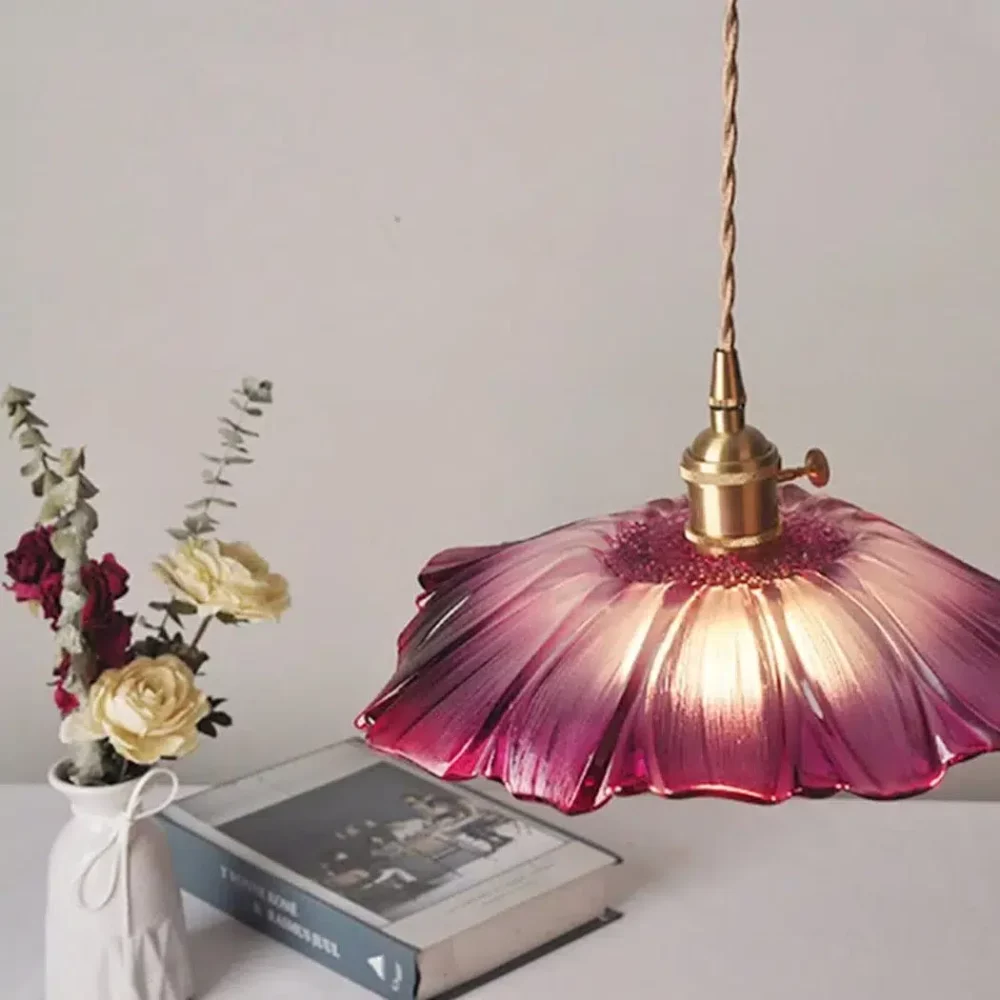 Suspension fleur en verre rose - vue de face