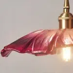 Suspension fleur en verre rose