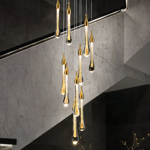 Suspension goutte d'eau en cristal dorée fine et brillante