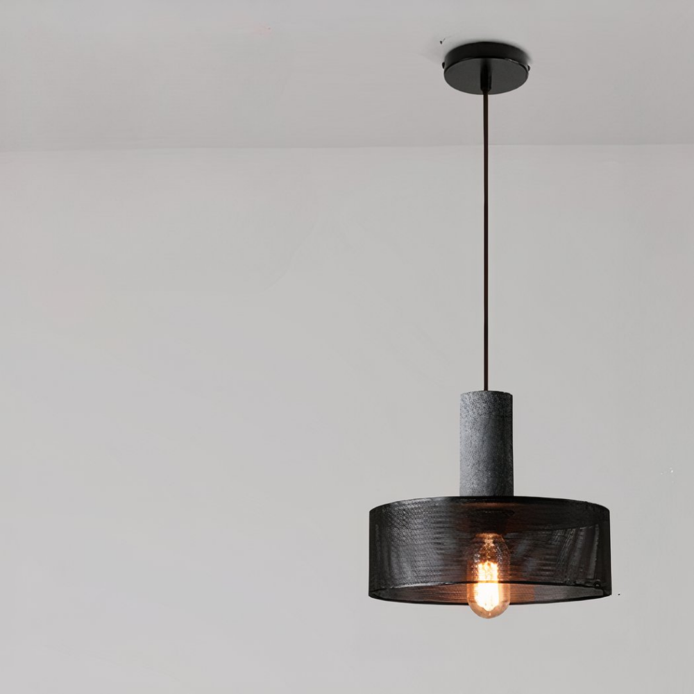 Suspension métal avec maille de style moderne Suspension métal avec maille de style moderne sur fond gris