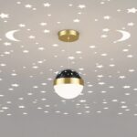 Suspension pour chambre de bébé avec projection de ciel étoilé, boule bleue et dorée