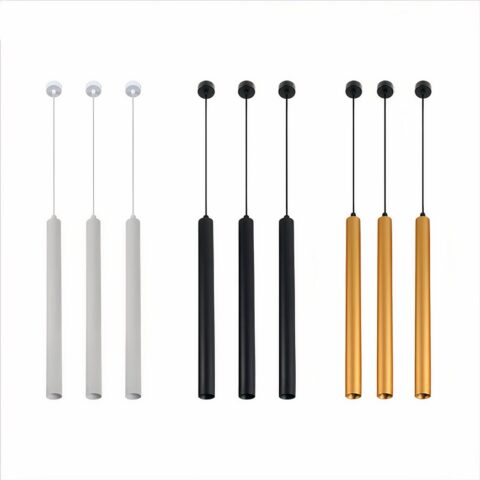 Suspension tube moderne pour intérieur présentée dans les 3 couleurs disponibles sur fond blanc