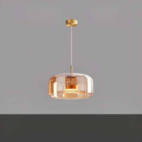 Suspension verre fumé LED au design moderne dans une salle à manger au dessus d'une table devant un miroir
