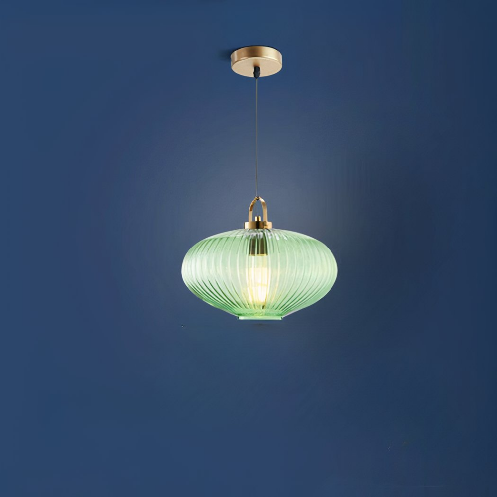 Suspension verte de style moderne en verre sur fond bleu foncé