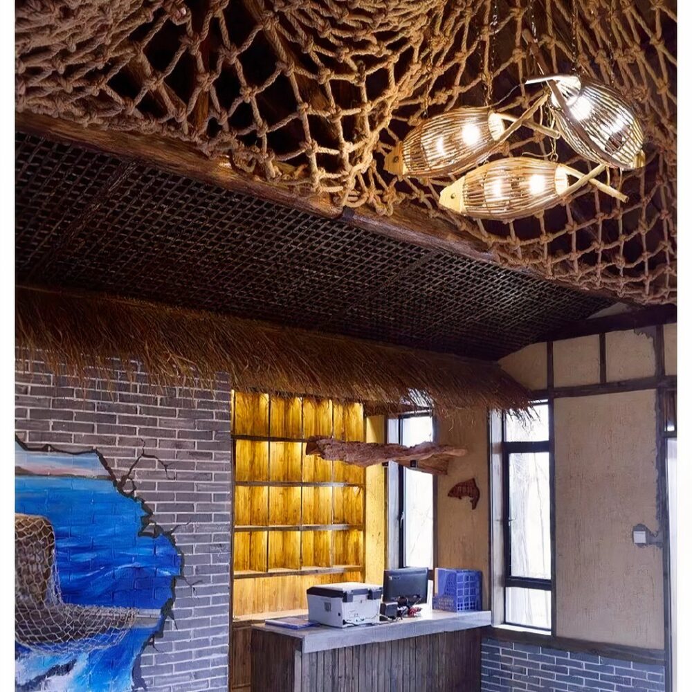 Lustre bois en forme de poisson