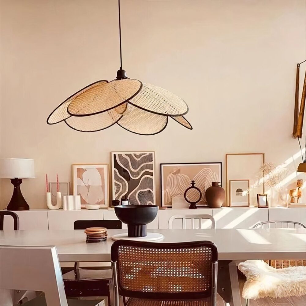 Lustre cannage en forme de fleur avec panneaux mobiles