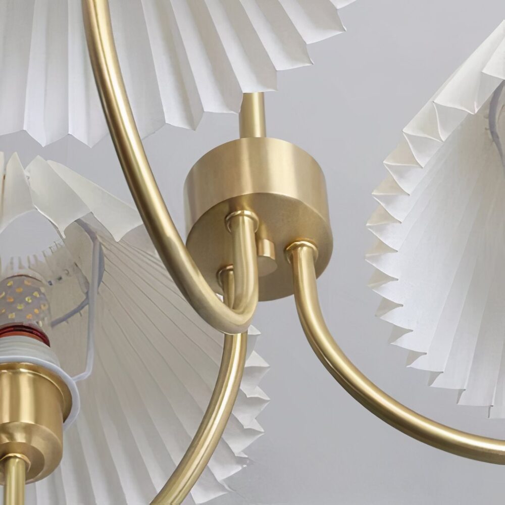 Lustre doré moderne en cuivre décoratif - vue de côté
