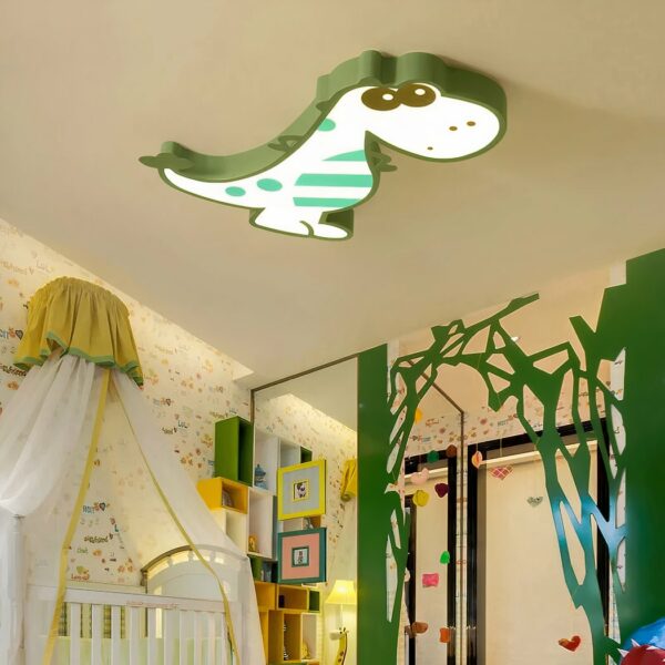 Lustre en métal en forme de dinosaure pour enfant au plafond d'une chambre sur fond beige