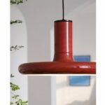 Lustre rouge post-moderne rond de style danois - vue de côté