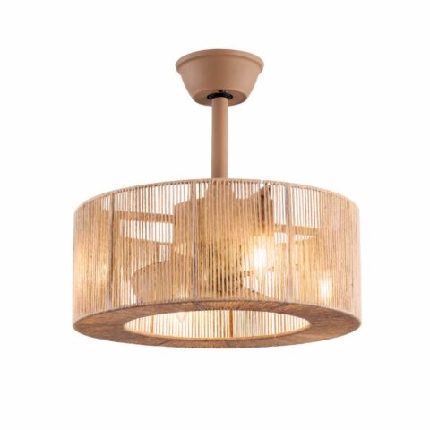 Lustre ventilateur de plafond, beige, en corde tressé. Avec ampoules allumées. Sur fond blanc.