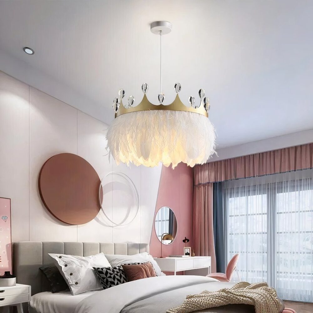 Suspension plume blanche et couronne