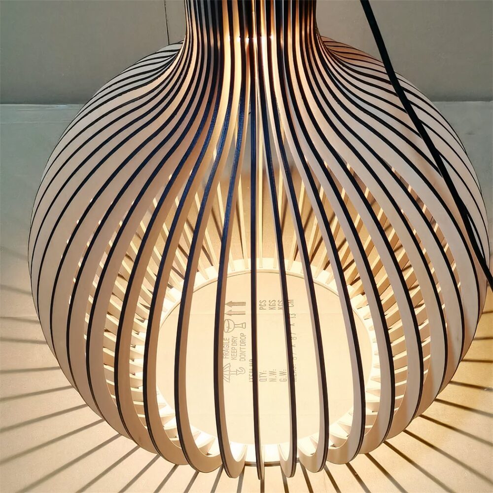 Lustre DIY en bois massif de bambou - vue rapprochée